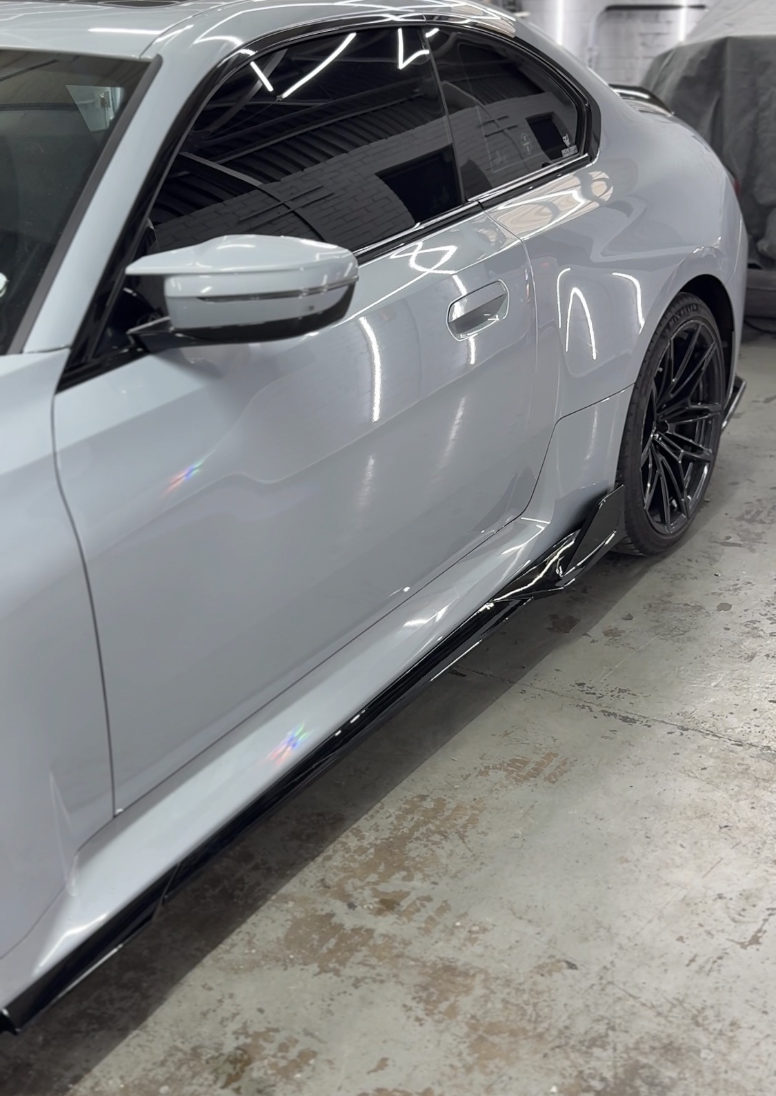 G87 V style Side Skirts